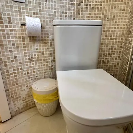 Cozy Two Bed Apartment. *