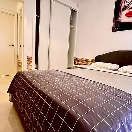 Cozy Two Bed Apartment. Appartement