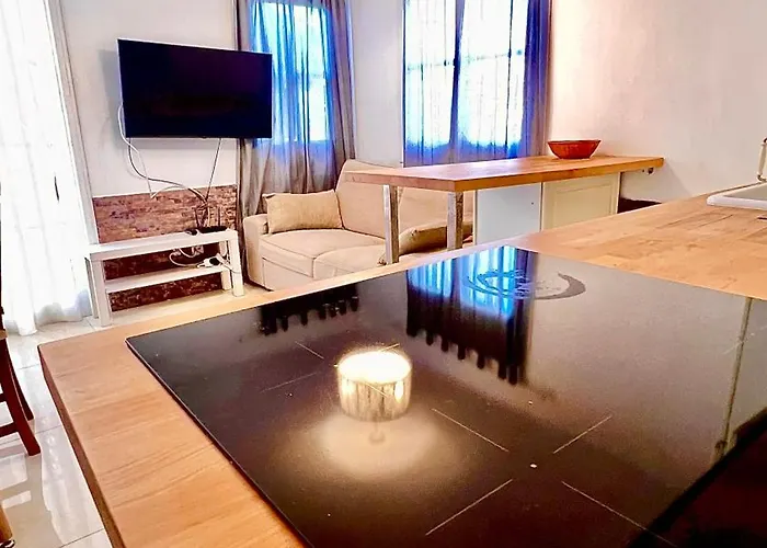 Cozy Two Bed Apartment. Daire *