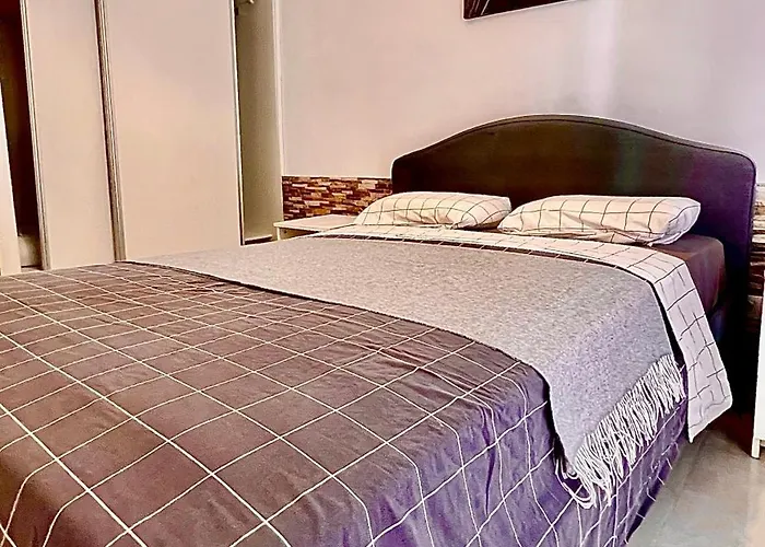 Cozy Two Bed Apartment. Daire *