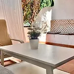 Cozy Two Bed Apartment. Appartement