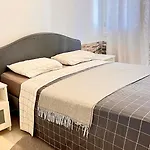 Cozy Two Bed Apartment. Appartement