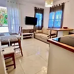 Cozy Two Bed Apartment. Appartement *