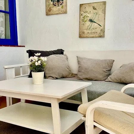 Cozy Two Bed Apartment. *