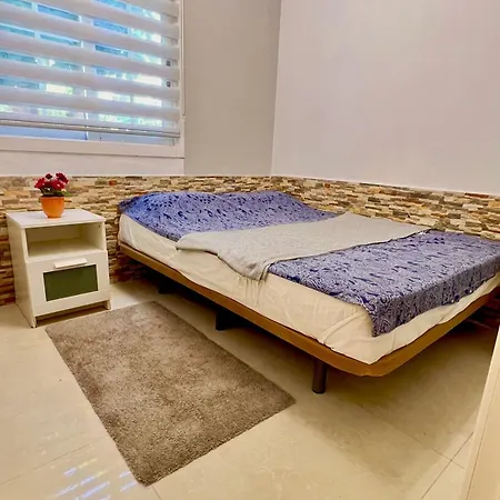 Cozy Two Bed Apartment. アパート *