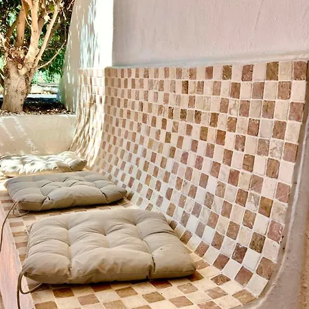 Cozy Two Bed Apartment. شقة