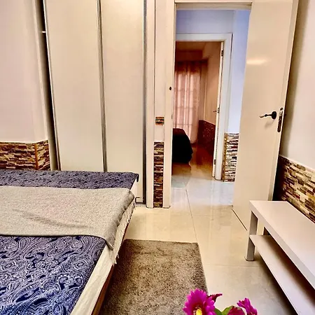 Cozy Two Bed Apartment. شقة
