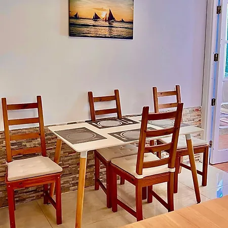 Cozy Two Bed Apartment. * 아데제