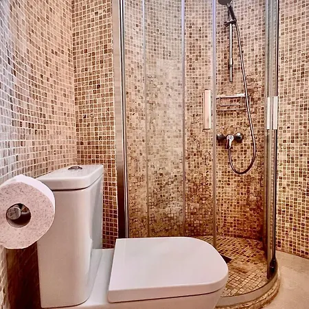 아파트 Cozy Two Bed Apartment. 아데제