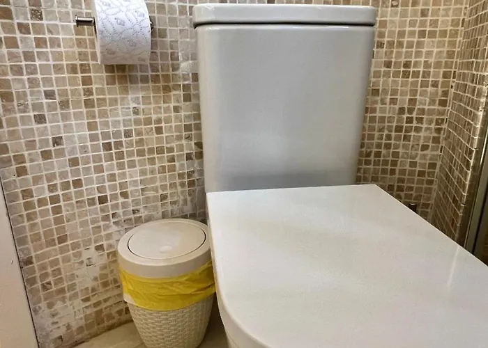 Cozy Two Bed Apartment. *